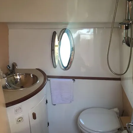 Lm House Boat