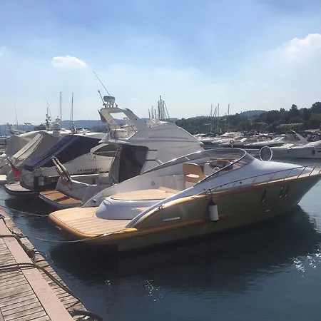 Botel Lm House Boat Moniga del Garda