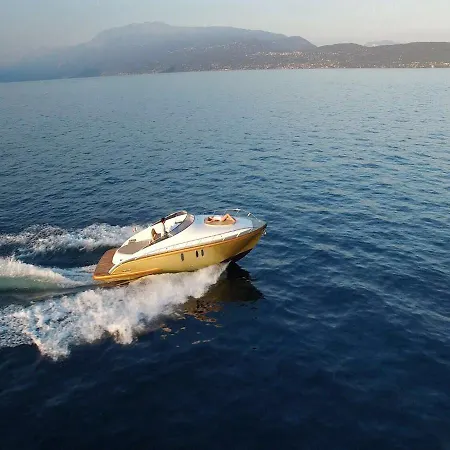 Lm House Boat Botel *
