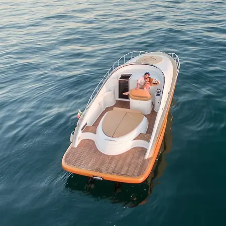 Lm House Boat Hotel na wodzie Moniga del Garda