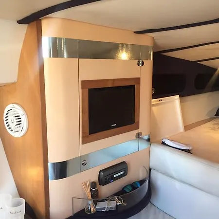 Lm House Boat Hotel na wodzie Moniga del Garda