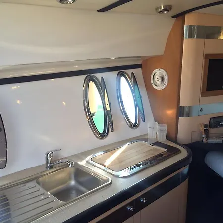 Hotel na wodzie Lm House Boat *