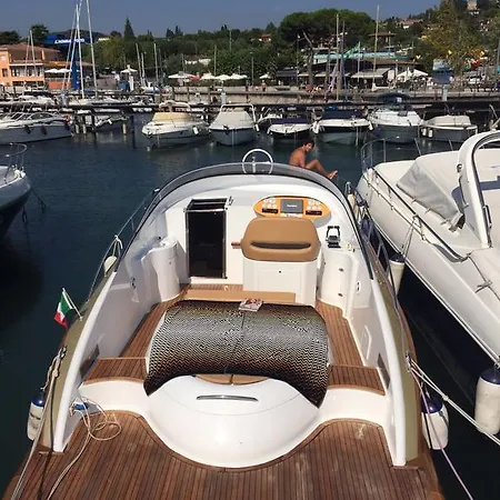 Lm House Boat Hotel na wodzie Moniga del Garda