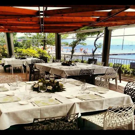 Lm House Boat Hotel na wodzie *