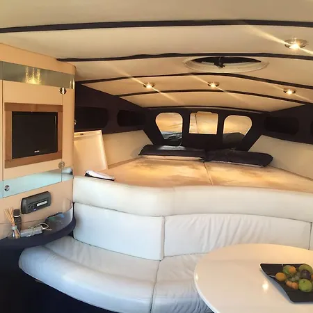 Lm House Boat 보트호텔 *